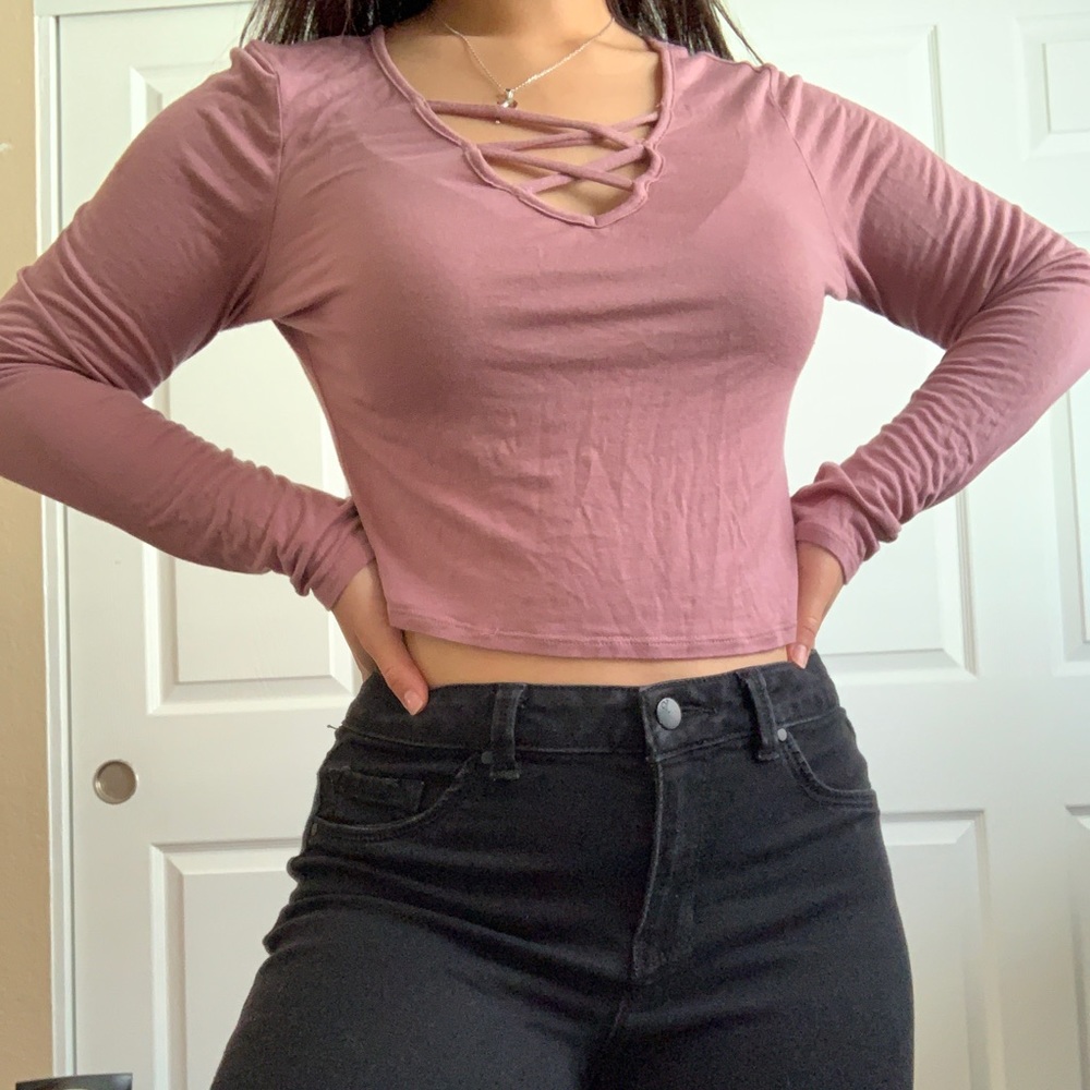 mauve long-sleeve crop top